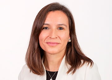 Mª Elisa Escolà, Directora en el área Legal